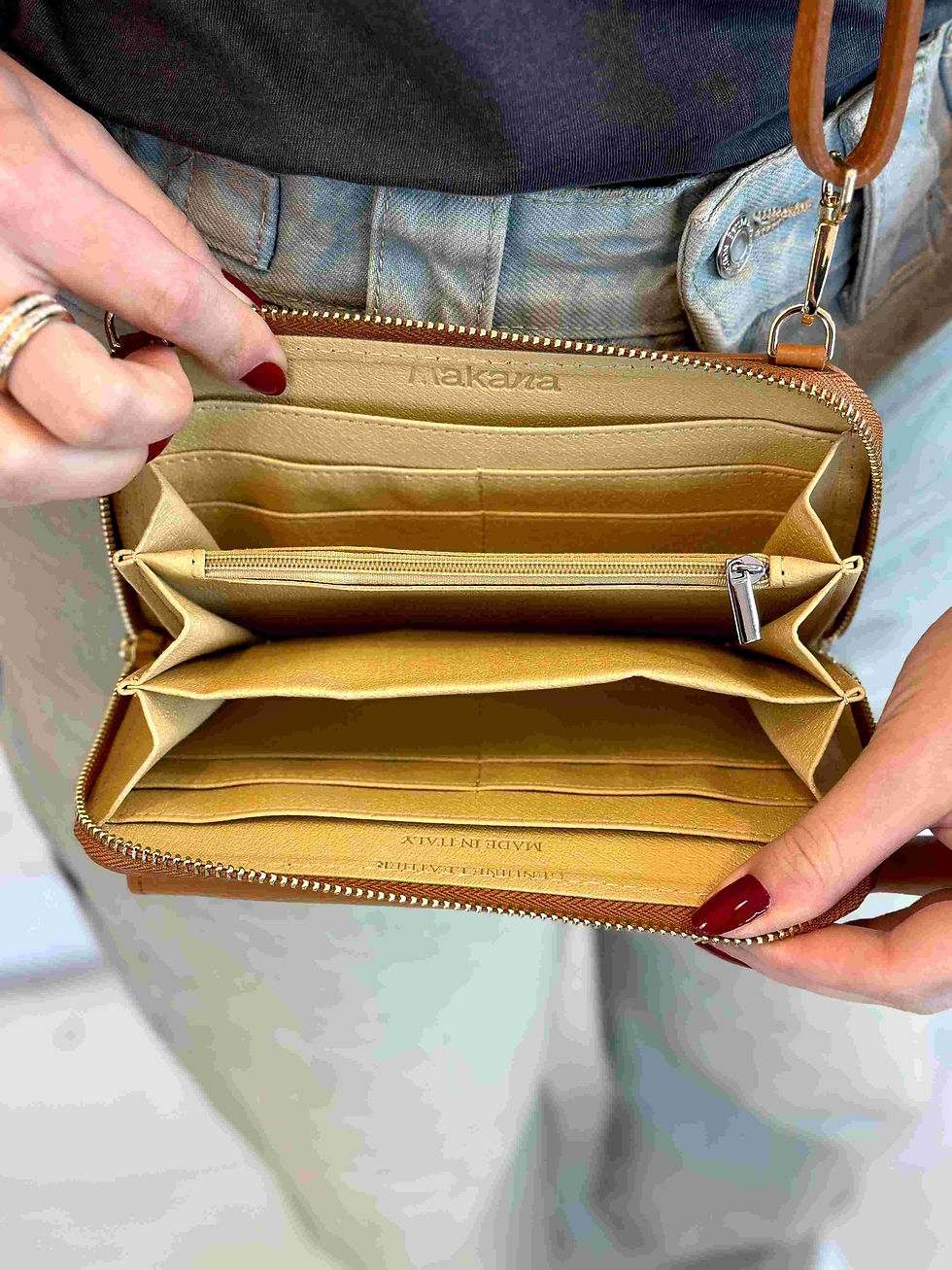 Miniatura: Mini Travel Bag Cuoio tasca porta cellulare e portafoglio integrato Vera Pelle
