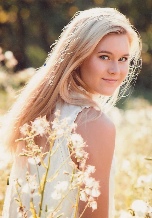 Blonde girl toler — 14
