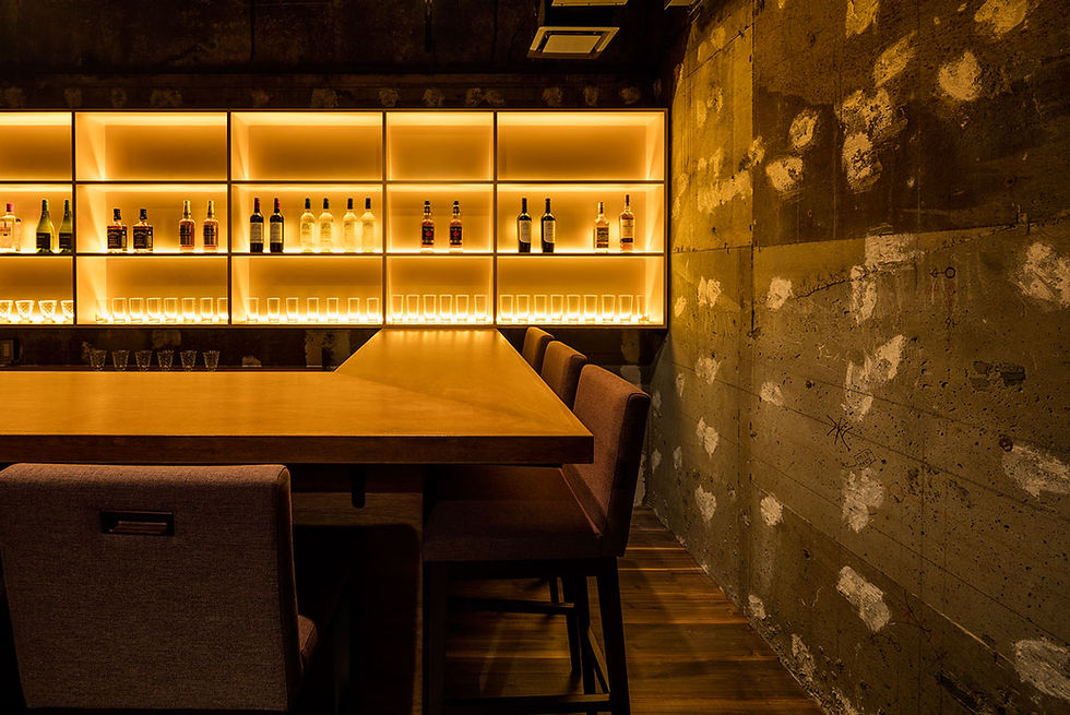 世田谷区用賀の駅ビル地下の小さなバー店舗、Underground-BAR-Yoga。東京渋谷の設計事務所PODAによる内装の空間デザイン。