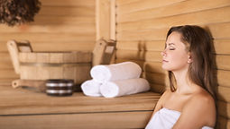 Femme dans un sauna