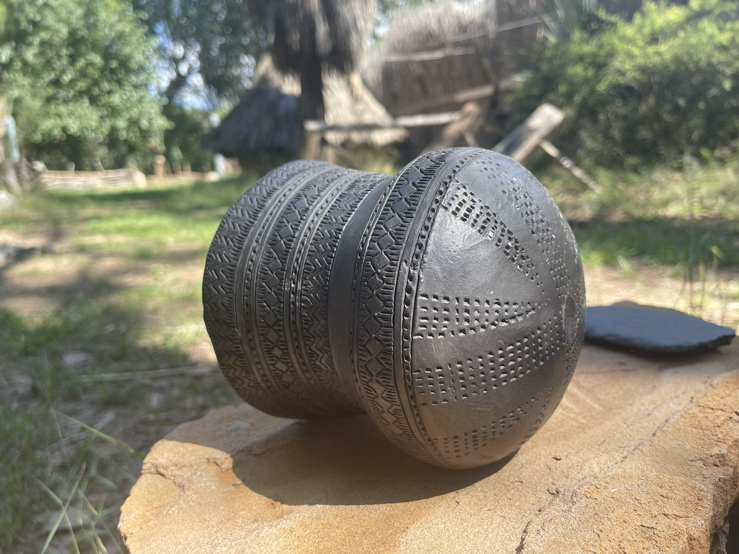 Ceràmica campaniforme a mana cocida y reducida en hoguera 