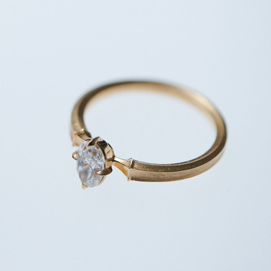 Tinge Oval cut Diamond Ring