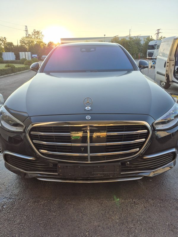 Mercedes S580, отпред, след почистване