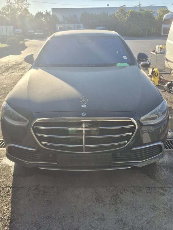 Mercedes S580, отпред, преди почистване