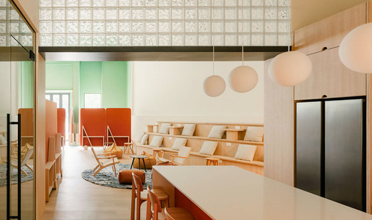 Shared social space encouraging casual interaction and everyday community use