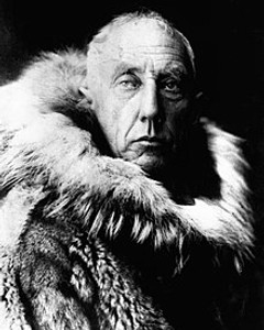 220px-Amundsen_in_fur_skins.jpg