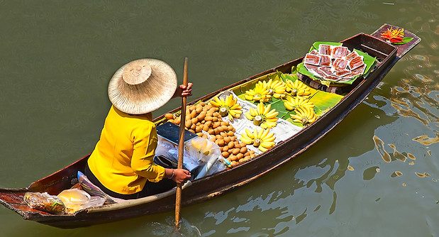 Damnoen-Saduak-floating-mar.jpg