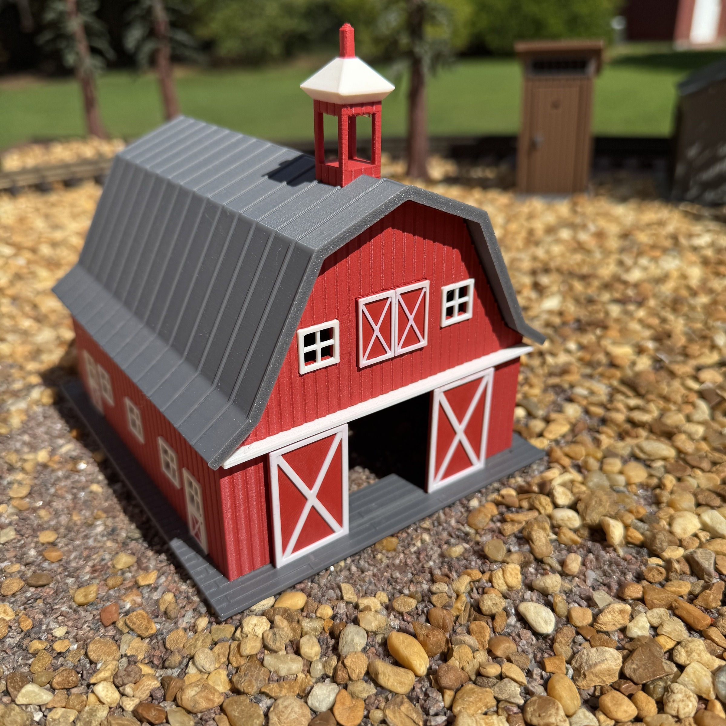 Farmstead Barn - HO Scale - Red