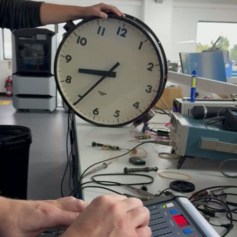 Radio-Controlled Analogue Clock for Film & TV