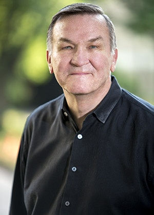 headshot-richard-ross-outside.jpeg