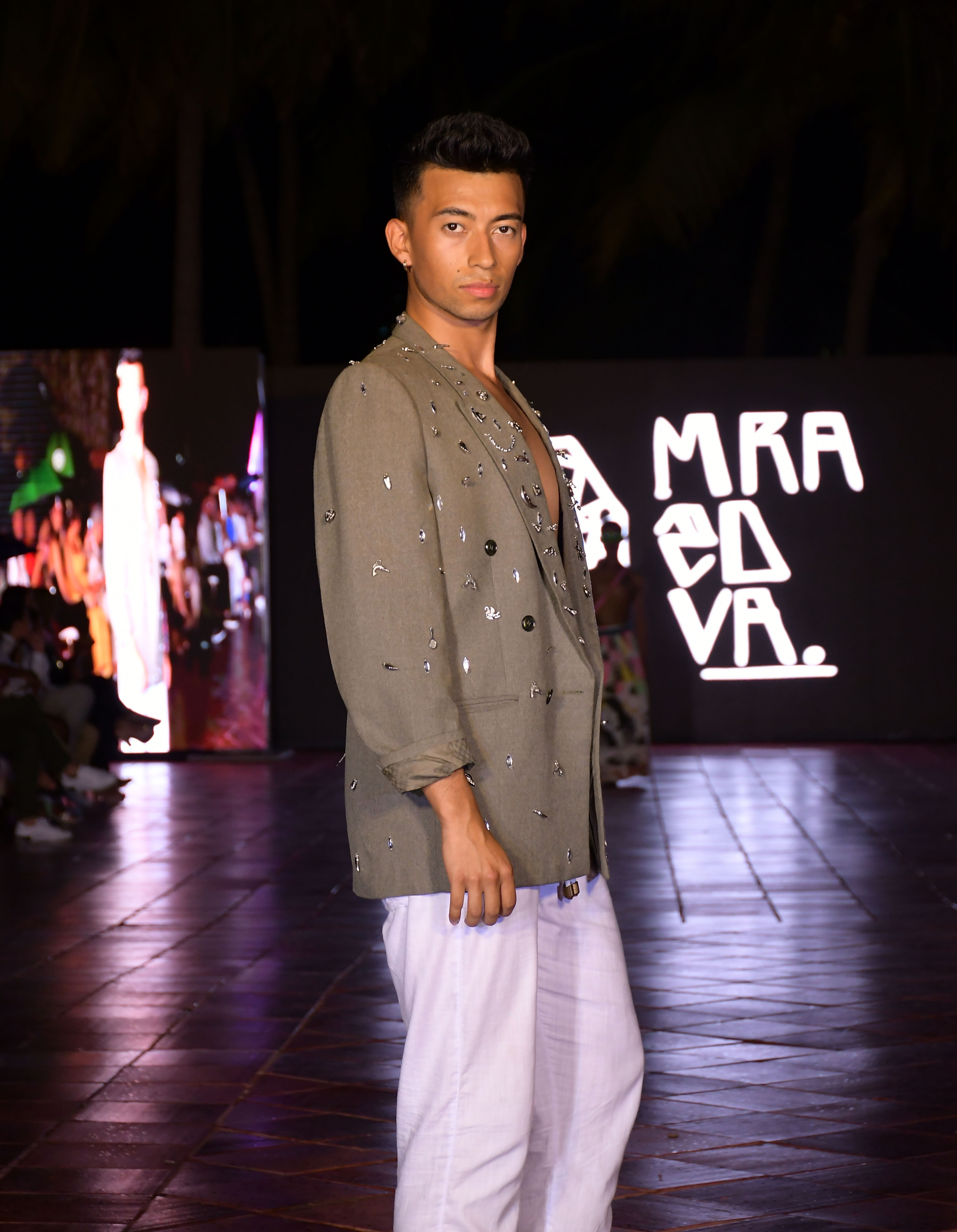 Modelo luciendo un diseño exclusivo en el Cartagena de Indias Fashion Week.