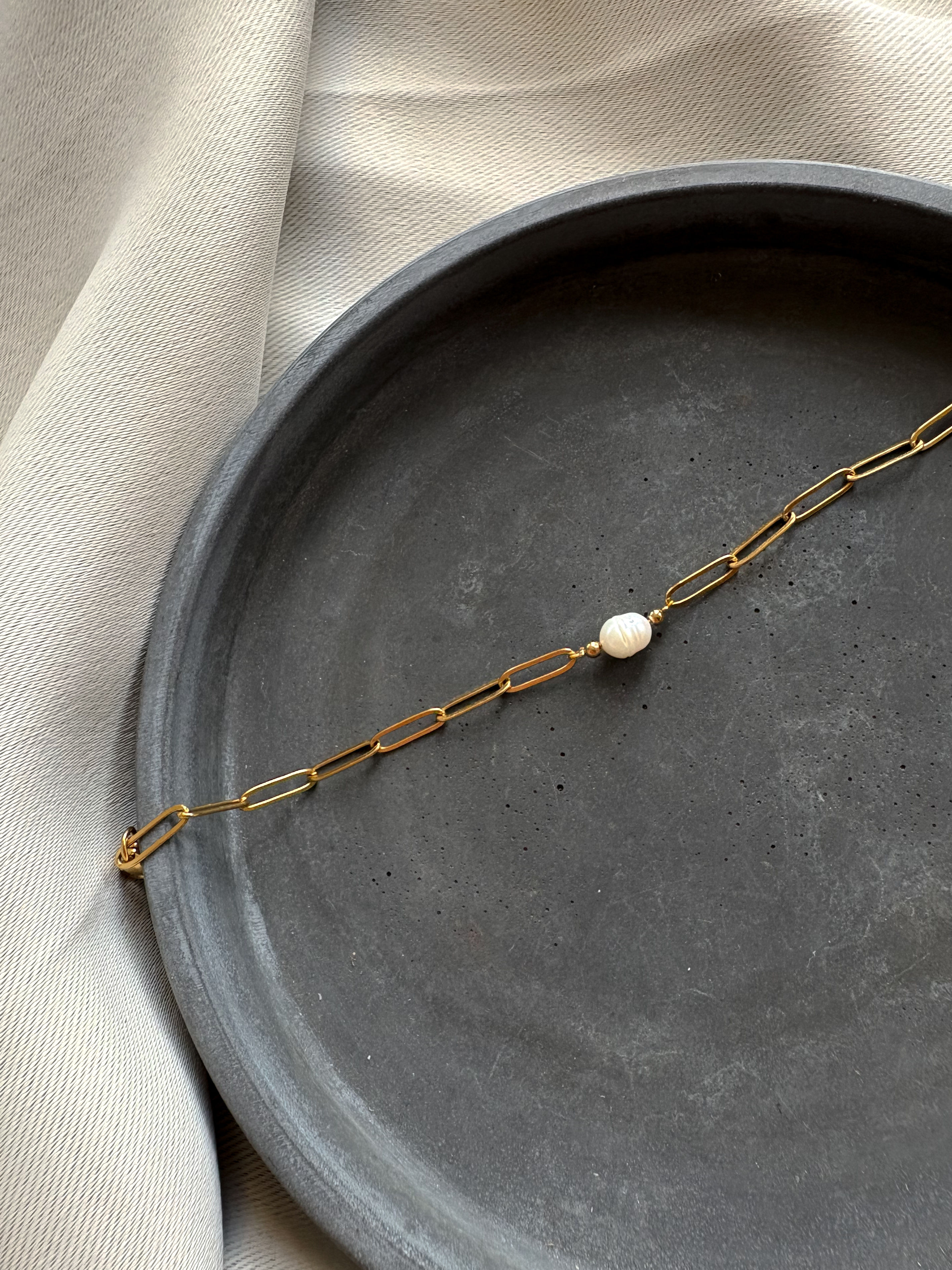 Casey pearl bracelet