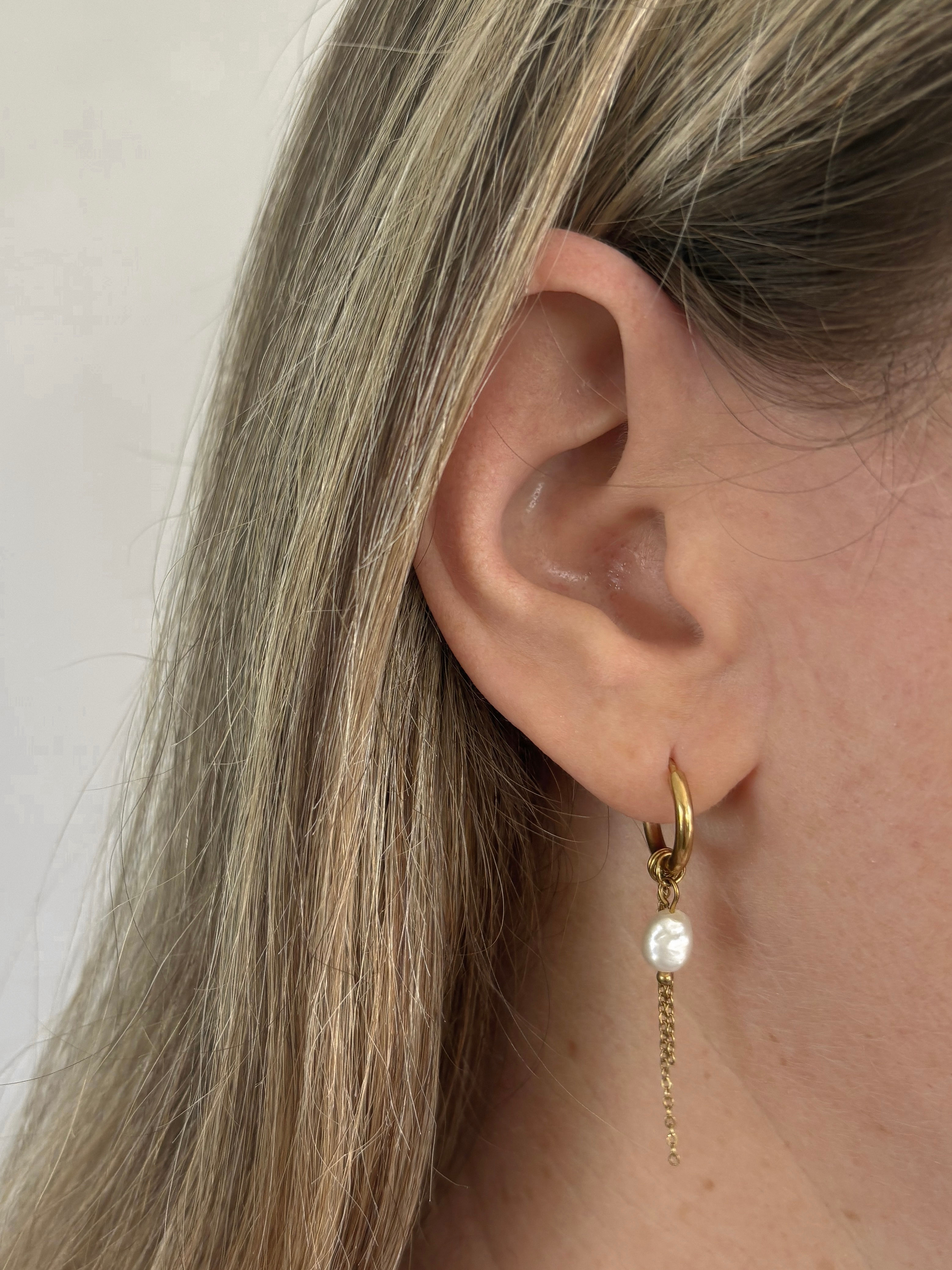 Merav pearls earrings