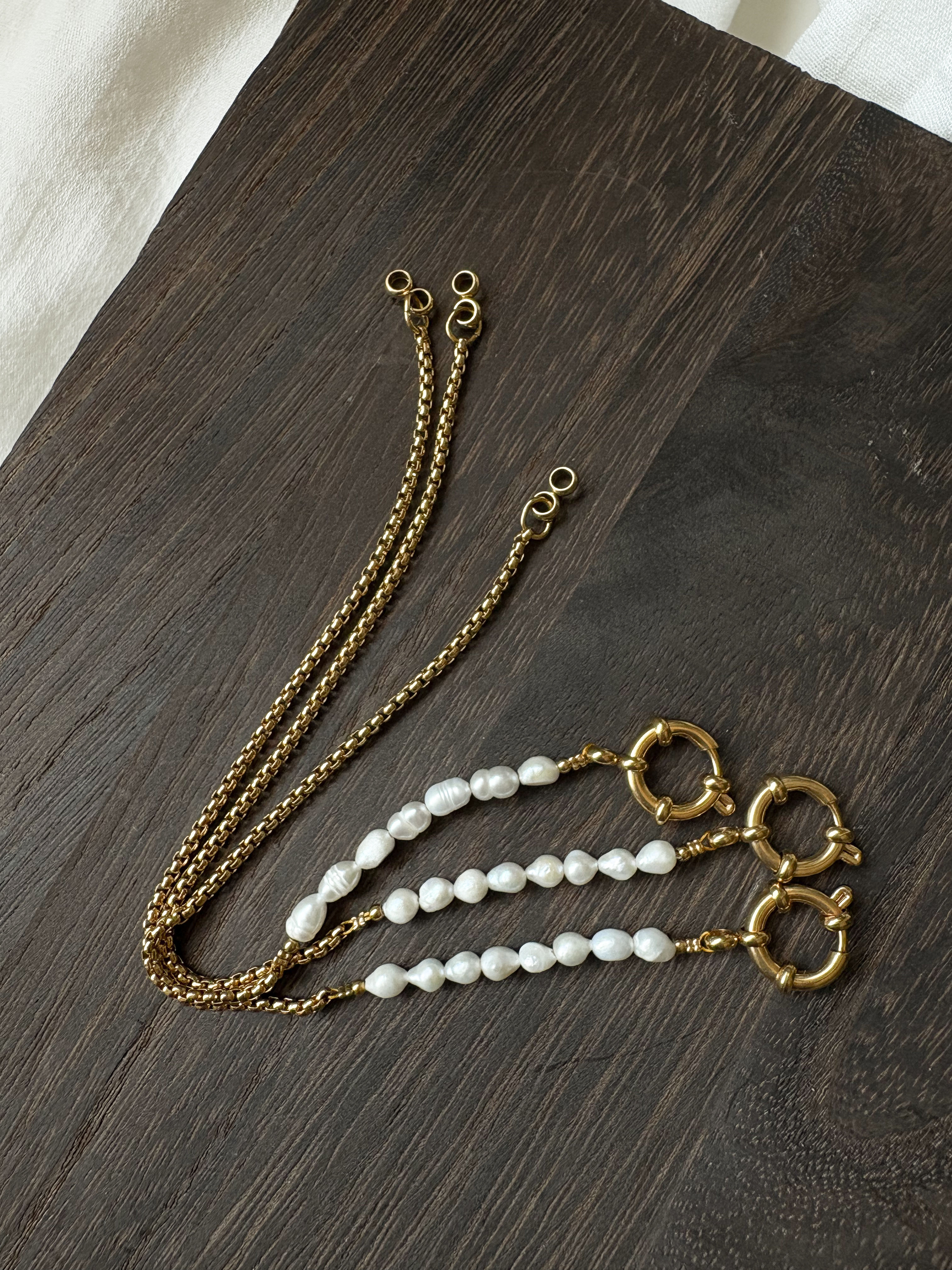 Clair pearls bracelet 