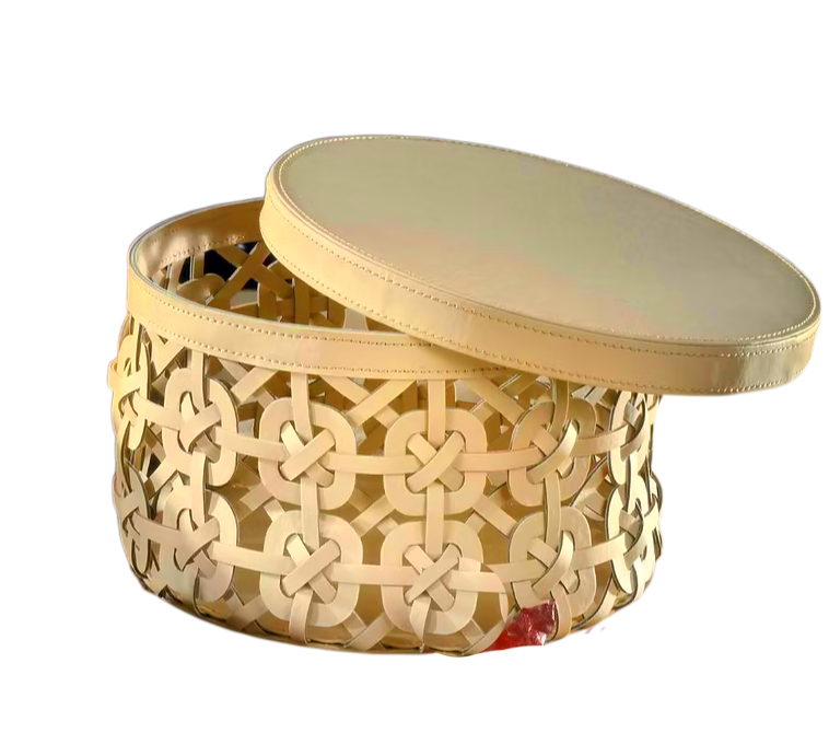 الصورة المصغرة: Panettone Milano Classic in Luxury Faux Leather Interlaced Basket - 750g