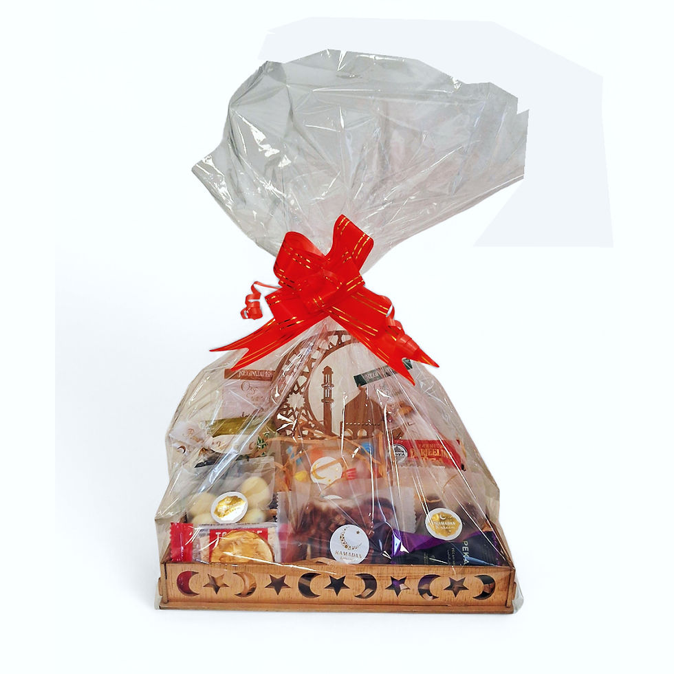 थंबनेल: Ramadan Small Wooden Basket Hamper with Nuts and Sweets