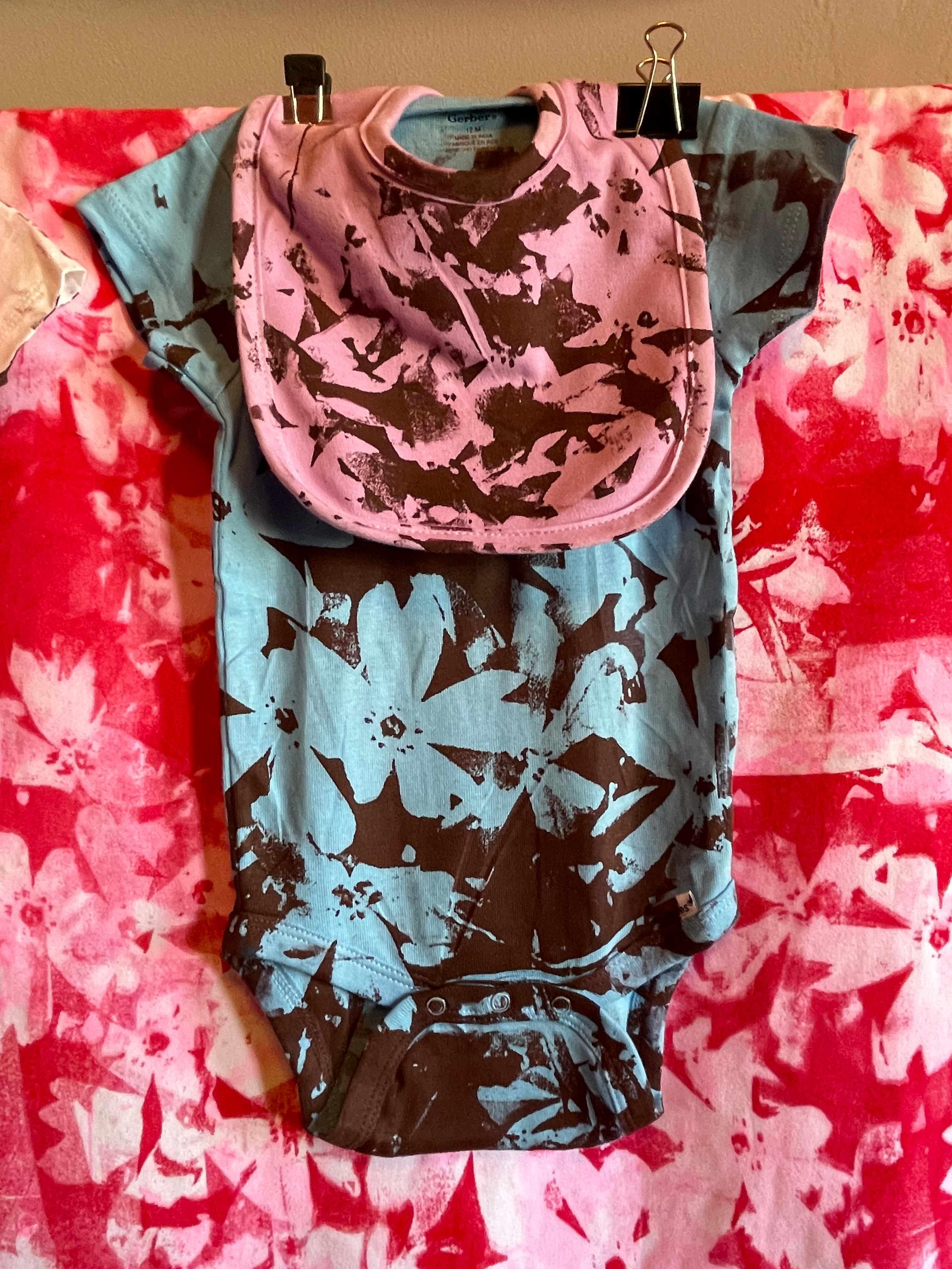 12m Weston Garden Onesie & Bib set