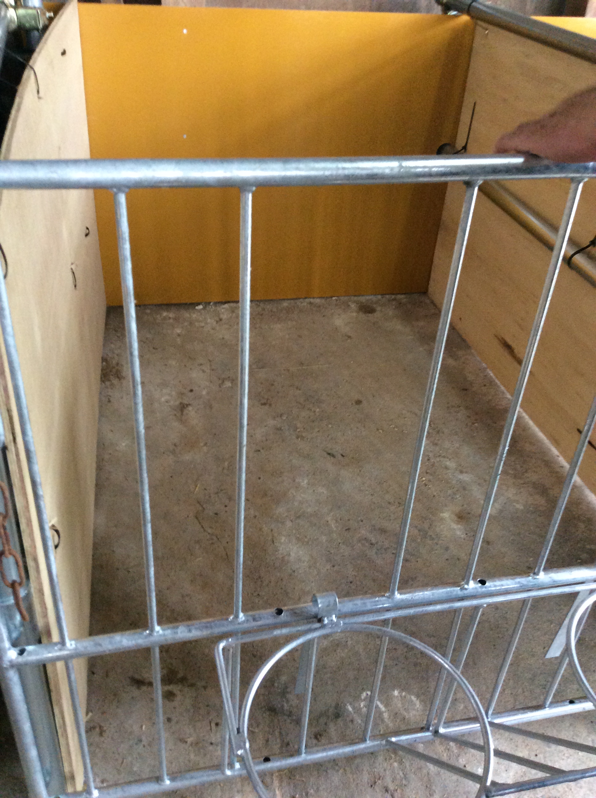 子牛の小屋