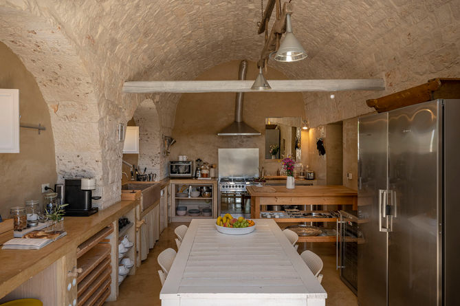 Casa Badra, Casas Latinas