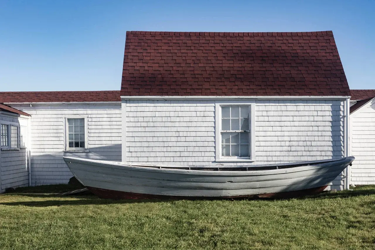 Hull ~ Mohegan Light