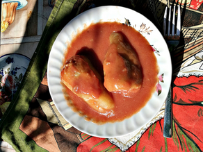 Gefüllte Paprika mit Tomatensoße sau ardei umpluți cu sos de roșii