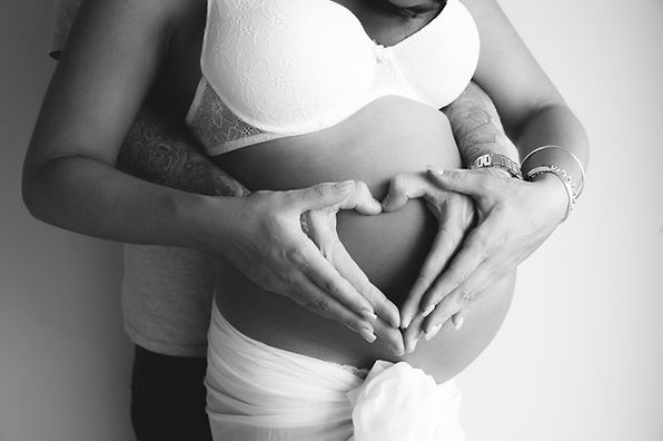 Kirsten Lea Photography Photographer Portrait Gold Coast Photographer #studio maternity studio session freematernitysession Kirsten Lea baby bump