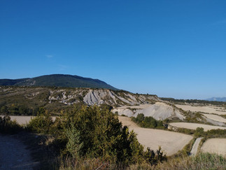 Paysage entre Arrès et Sagüensa