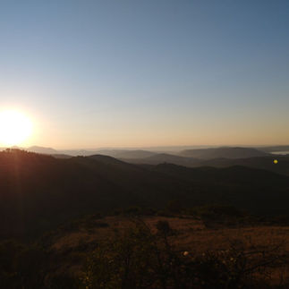 Lever de soleil sur les montagnes entre Lodève et Joncels
