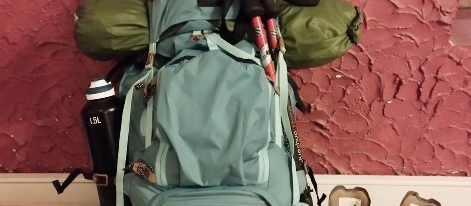 Sac de randonnnée et chaussures de marche