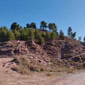 Colline de roche ocre