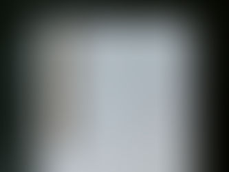 un carnet avec une page blanche et un crayon posé dessus