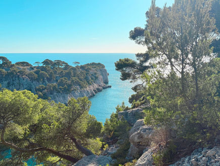 View over Calanque d’en Vau on the coastal hike from Cassis in the Parc National des Calanques.