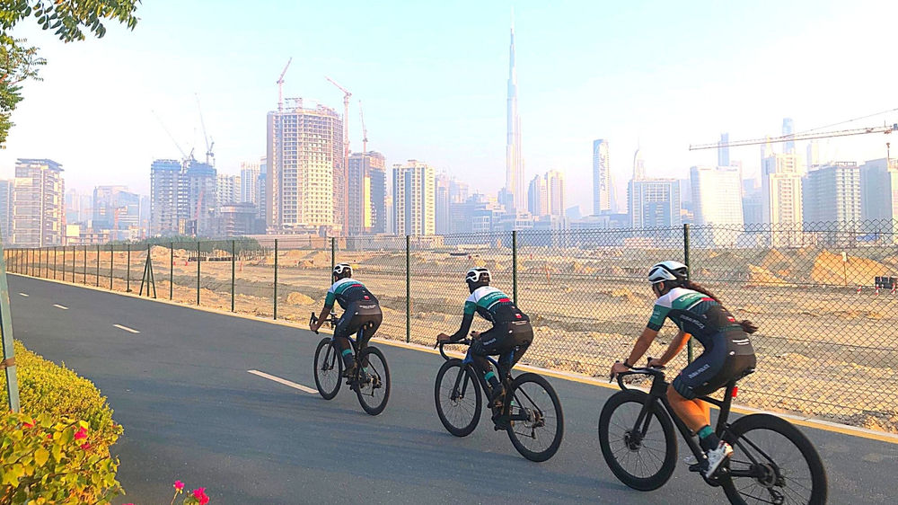 How to cycle at the Nad Al Sheba Cycle Loop in Dubai // UAE