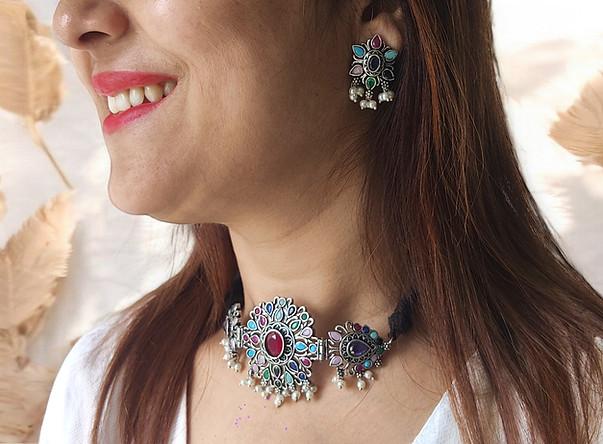 About Us Findmylooks was born during my visit at a rushed busy pushy fashion jewelry market.