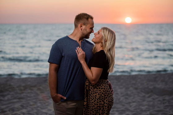 Michigan wedding djs, photographers, photo booths and more in Lansing Mi and through Michigan for Michigan weddings.