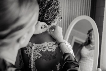 Michigan wedding djs, photographers, photo booths and more in Lansing Mi and through Michigan for Michigan weddings.