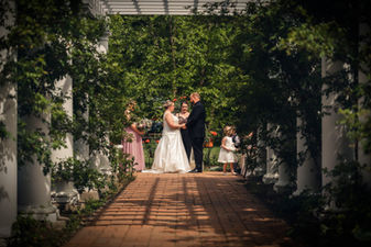 Michigan wedding djs, photographers, photo booths and more in Lansing Mi and throught Michigan for Michigan weddings.