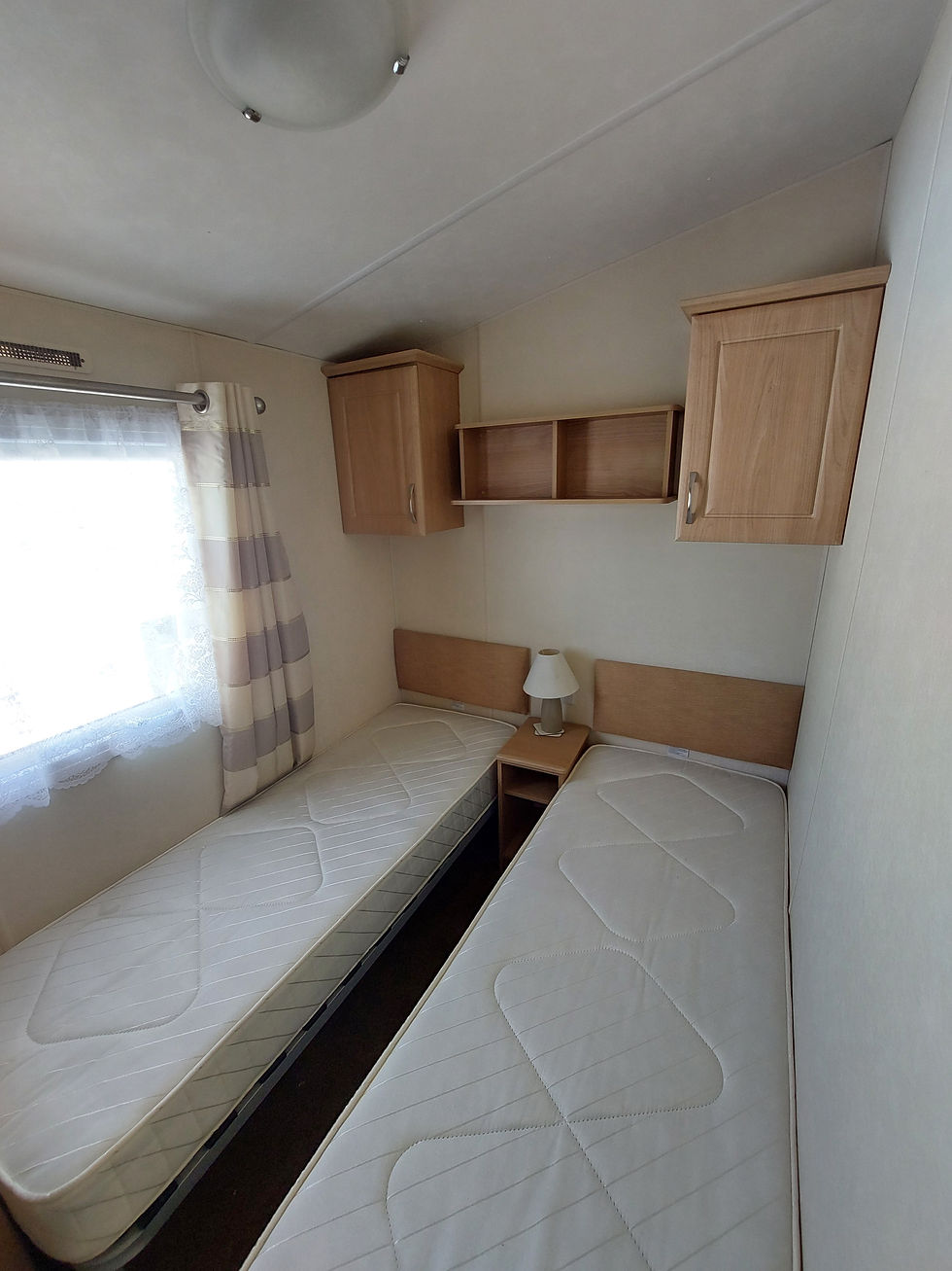 Thumbnail: Delta Darwin 35x12x2 DG & CH  SOLD