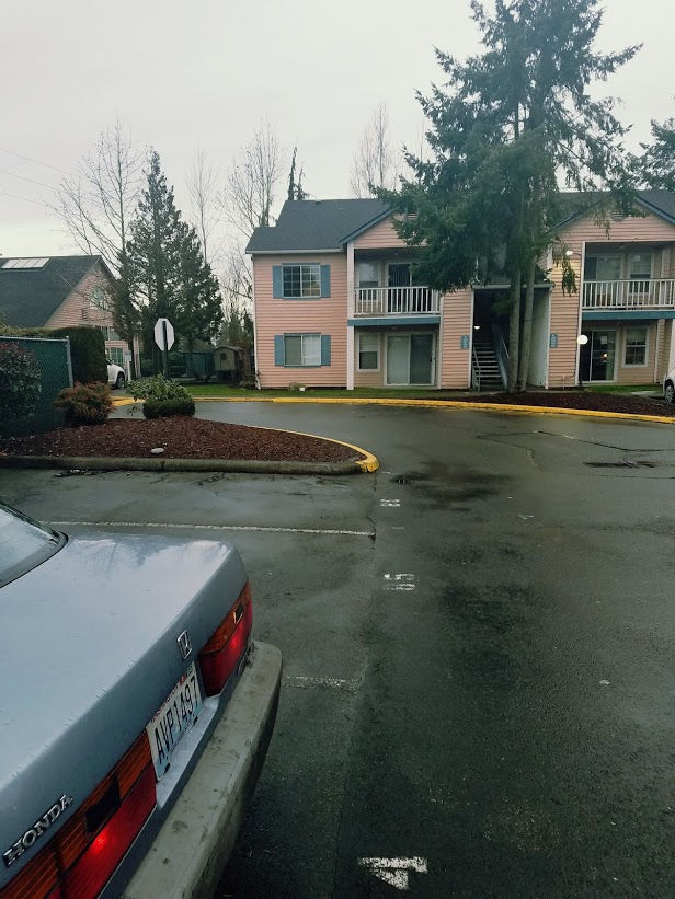 Silver Shadow Apartments Pacific Highway South in Kent/Des Moines/Federal Way, Washington. Stay far away from this death trap.