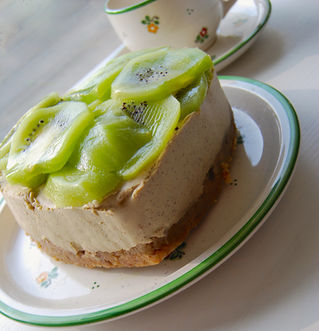 Kiwitorte / Kiwi Torte (kl Herzform ca 14 cm/ for a small pie form heart shaped)