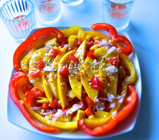 Weihnachtsmenü 3. Gang / Christmas Dinner 3rd Course: Himmlischer Mangosalat / Devine Mango Salad (2
