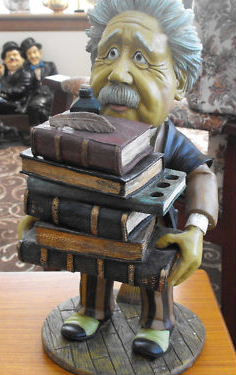 Albert Einstein desk tidy