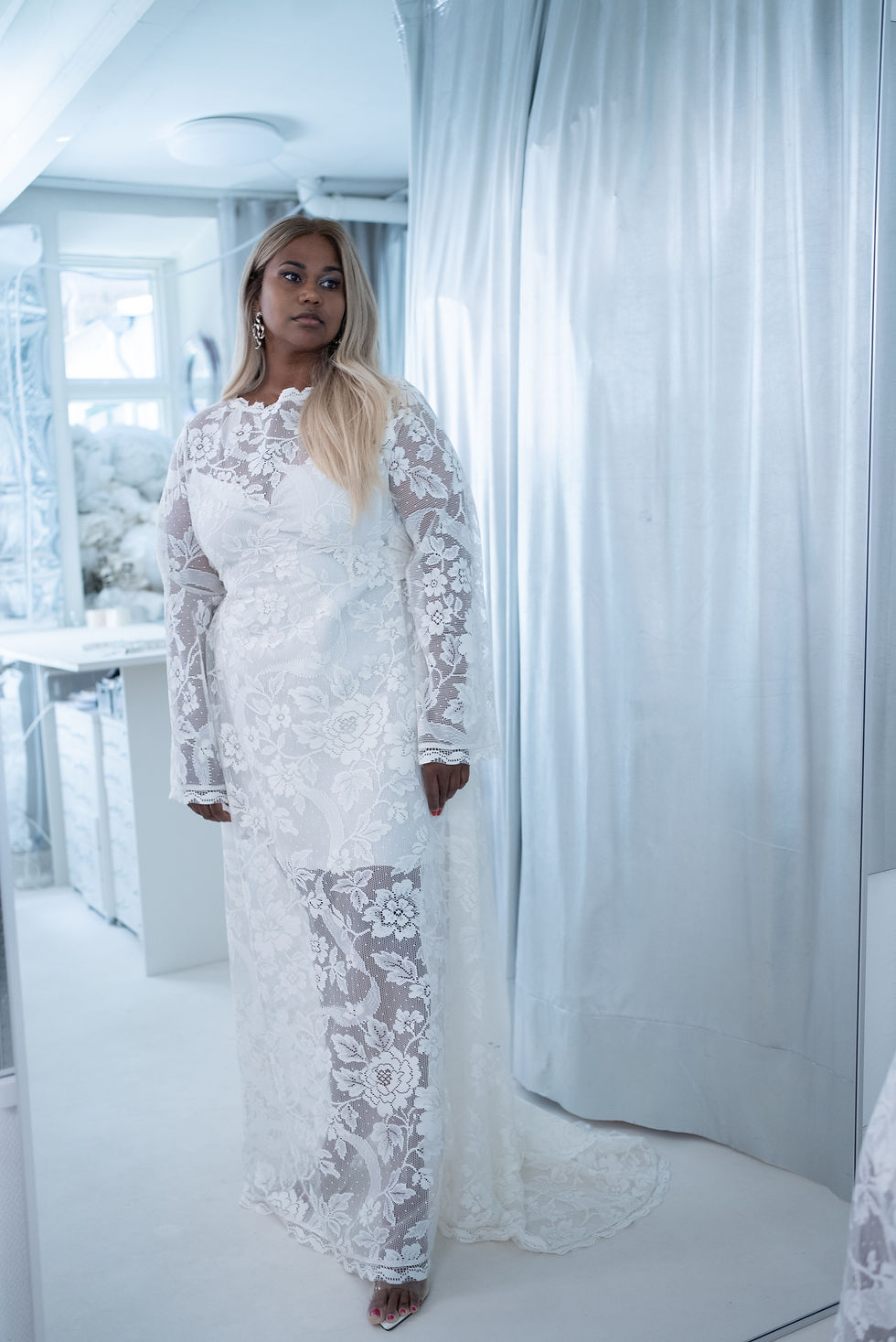 Miniaturebillede: LACE A-LINE CREAM WEDDING DRESS 42-48