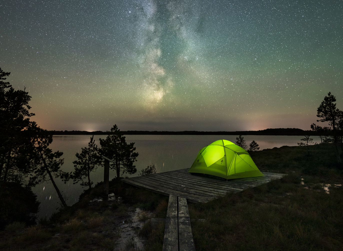 Linnutee hooaeg või pigem öelda, et Linnutee keskosa hooaeg on uuesti alanud. Eestis piilub Linnutee keskkosa horisondi tagant väga vähe, aga siiski on see vaat