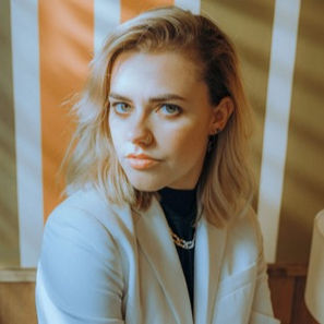 Maggie Miles | Hilary Duff