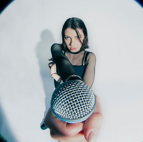 ANNA SHOEMAKER SHARES BRAND NEW SINGLE 'IT'S DEPRESSION' FT. MIDDLE PART