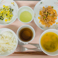 ご飯 味噌汁 豚肉と野菜のケチャップ炒め 白菜サラダ ゼリー(グレープフルーツ味) 麦茶
