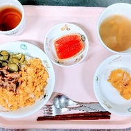 【立夏　こどもの日】肉ちらし寿司　コンソメスープ　カレー風味ジャーマンポテト　グレープフルーツ　麦茶