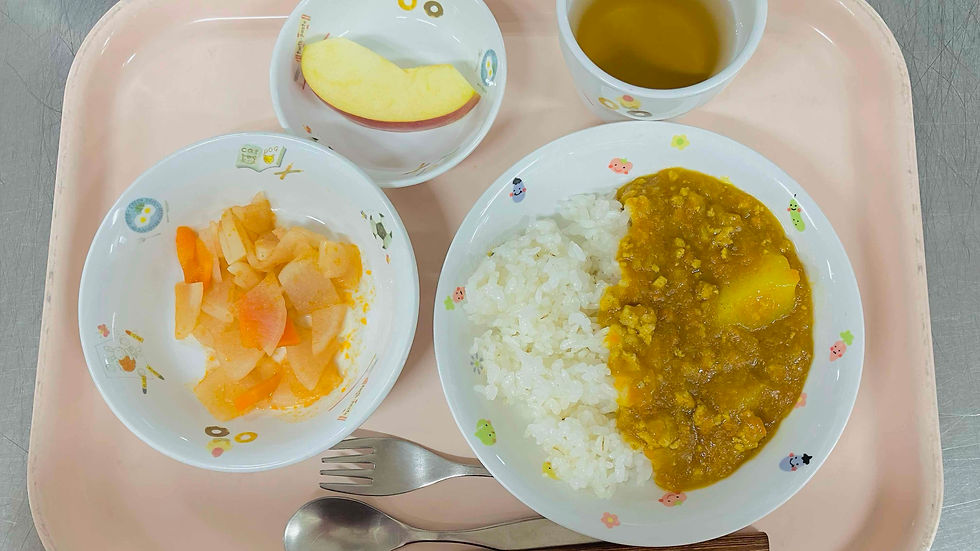 麦ご飯　キーマカレー　大根のトマトドレッシング和え　りんご　麦茶