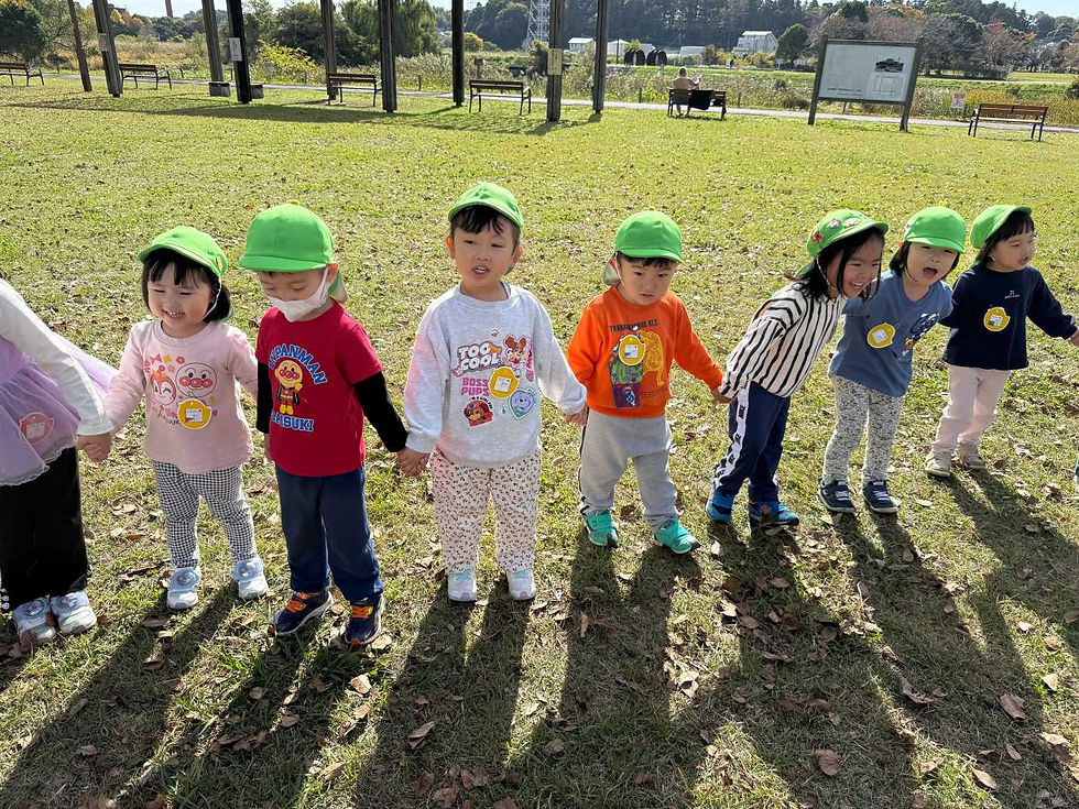 みんなで手をつないで“むっくりくまさん”